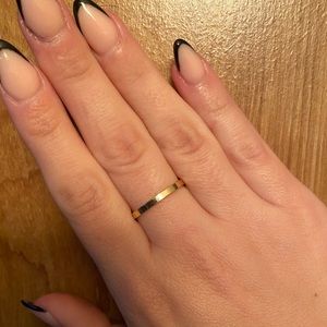 14k yellow gold solid 2mm band. Size 9